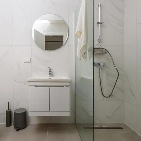 Hubix - Of Mara Apartment