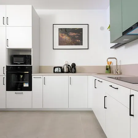 Hubix - Of Mara Apartment