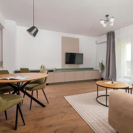 Hubix - Of Mara Apartment